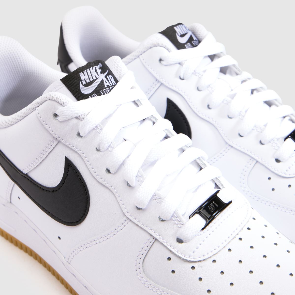 Nike Air Force 1 in White & Black Nike Air Force 1 4