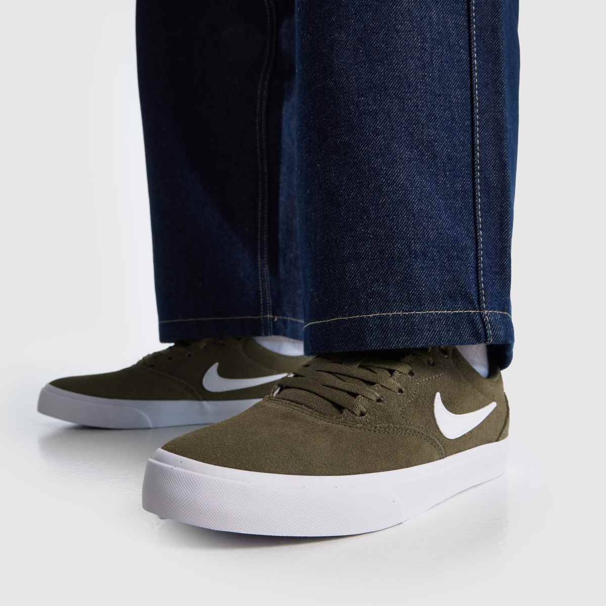 nike charge trainers