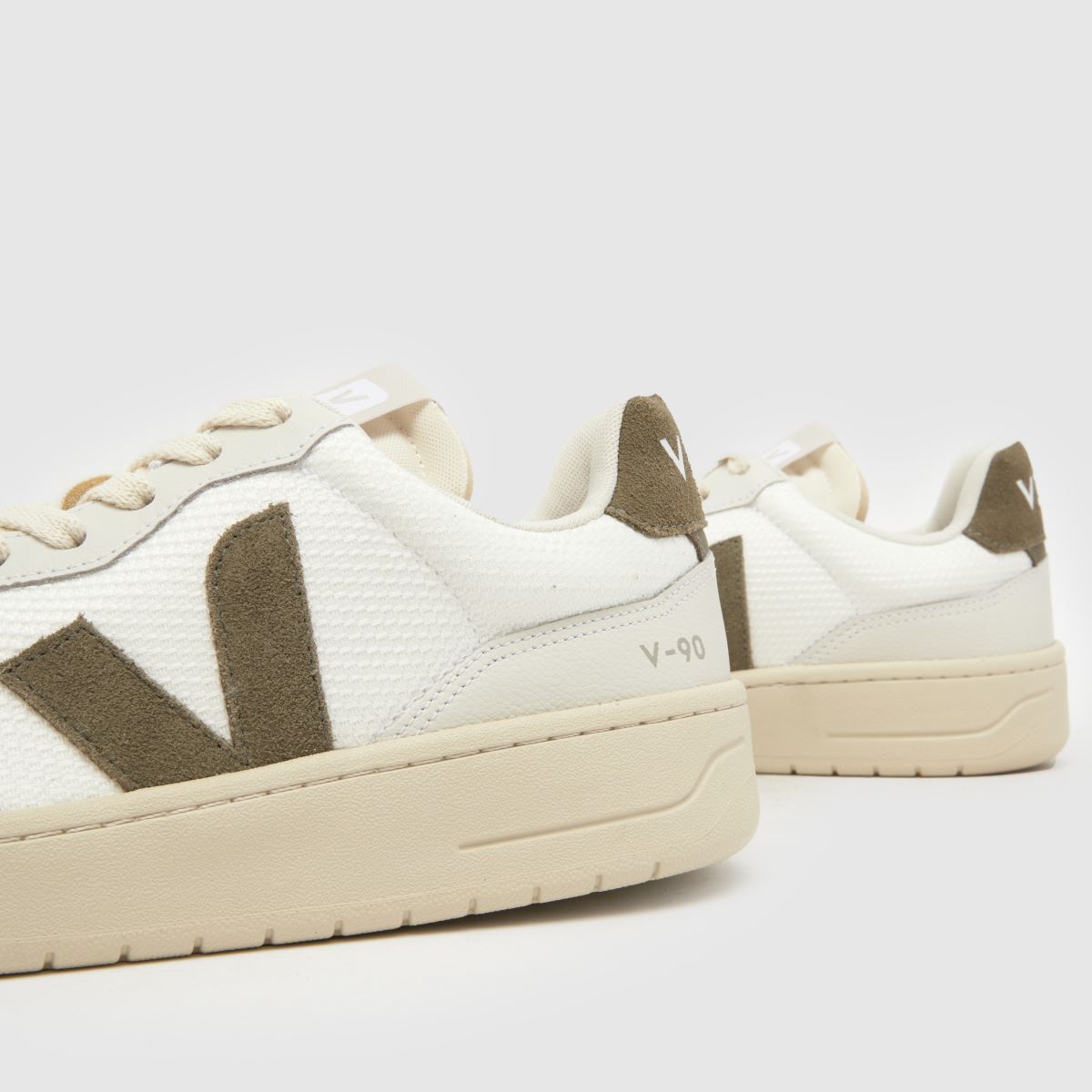 VEJA V-90 in White & Green VEJA V-90 7