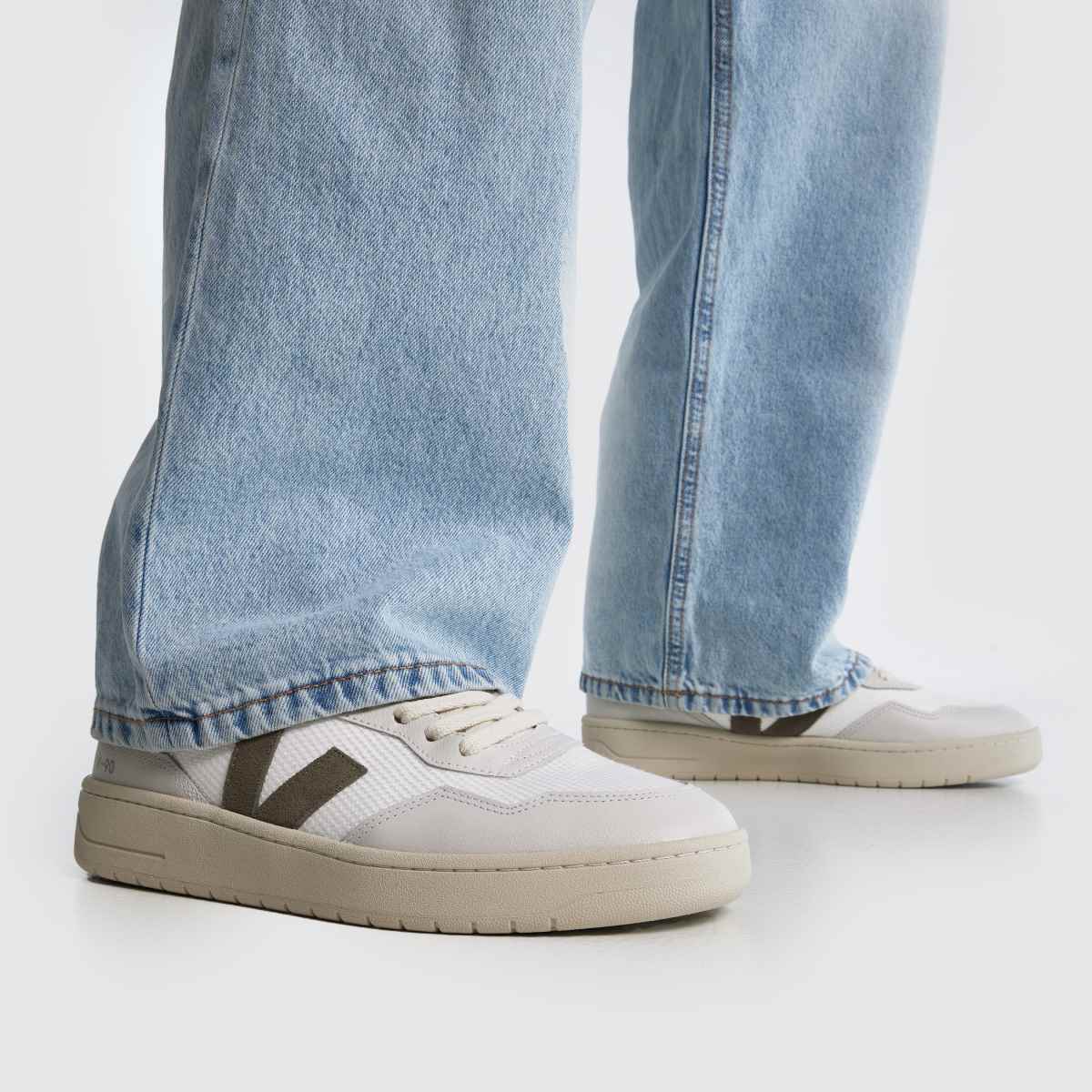 VEJA V-90 in White & Green VEJA V-90 8
