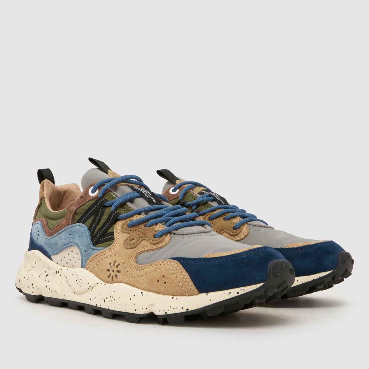 FLOWER MOUNTAIN Yamano 3 in Brown & Navy FLOWER MOUNTAIN Yamano 3 1