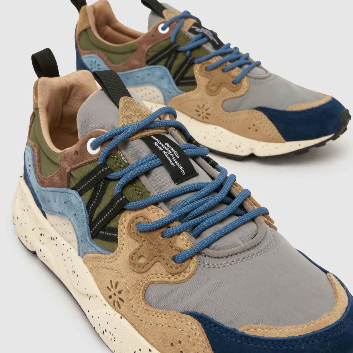 FLOWER MOUNTAIN Yamano 3 in Brown & Navy FLOWER MOUNTAIN Yamano 3 4