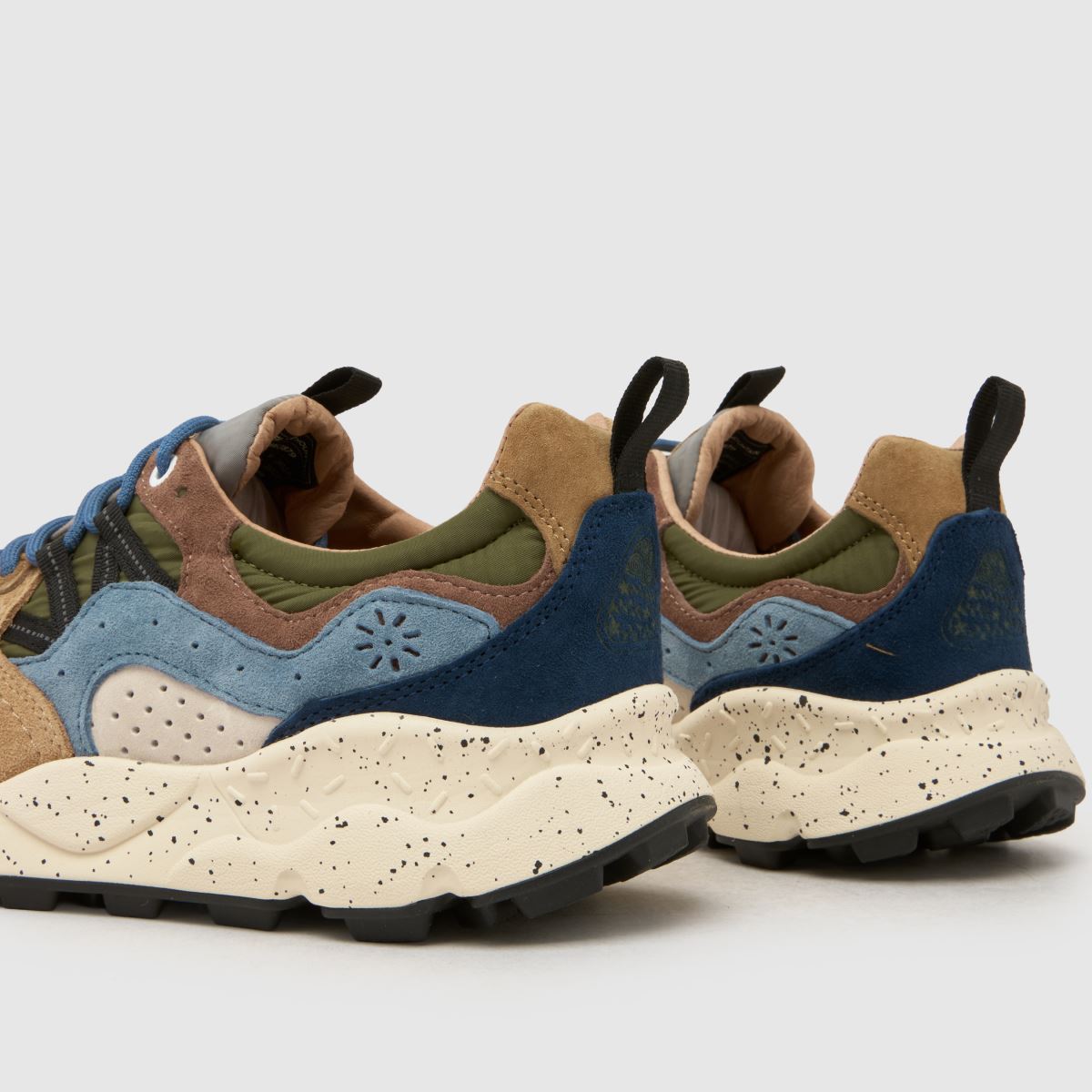 FLOWER MOUNTAIN Yamano 3 in Brown & Navy FLOWER MOUNTAIN Yamano 3 7