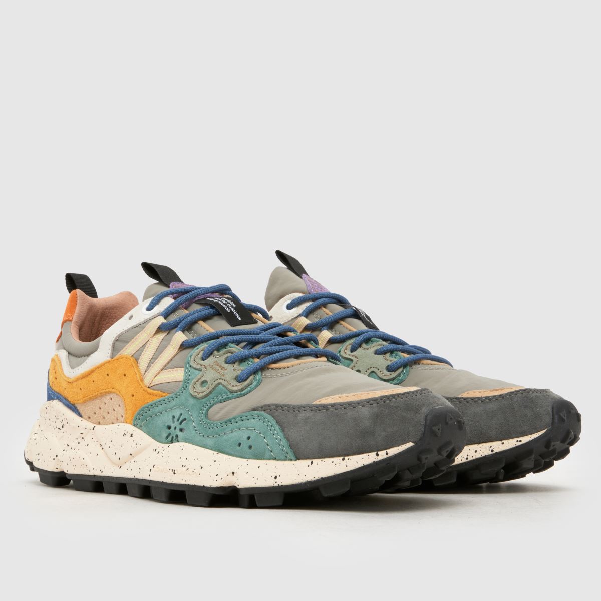 FLOWER MOUNTAIN Yamano 3 in Grey FLOWER MOUNTAIN Yamano 3 1