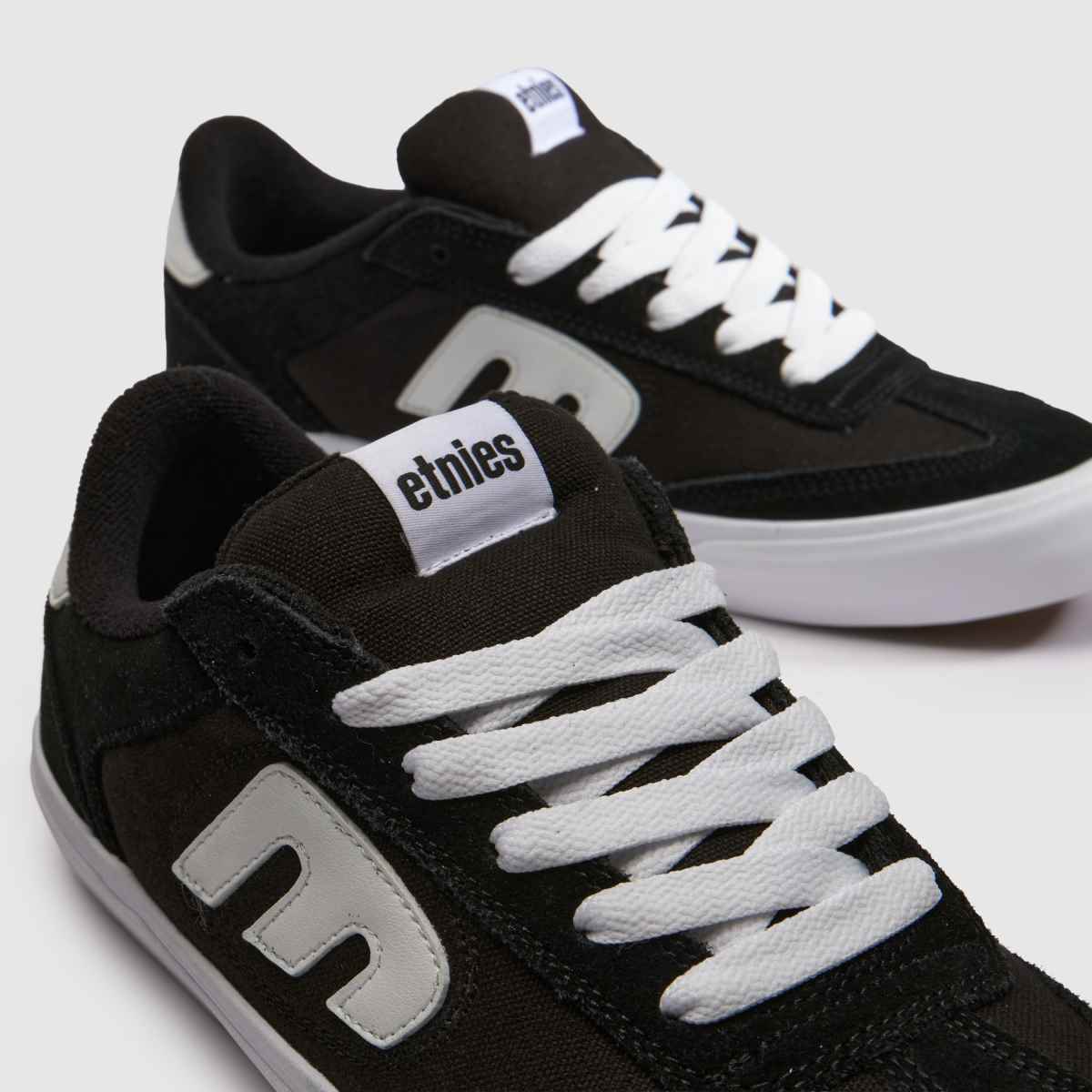 Etnies Locut Vulc in Black & White Etnies Locut Vulc 4
