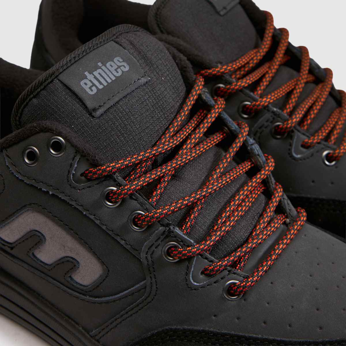 Etnies Loot Lo Weatherised in Black & Grey Etnies Loot Lo Weatherised 4