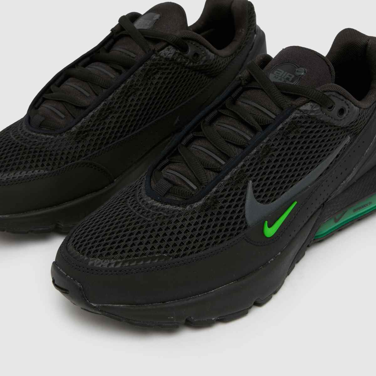 Nike Air Max Pulse in Black & Green Nike Air Max Pulse 7