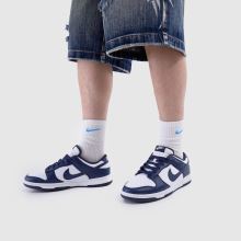 Nike Dunk Low,2 of 4