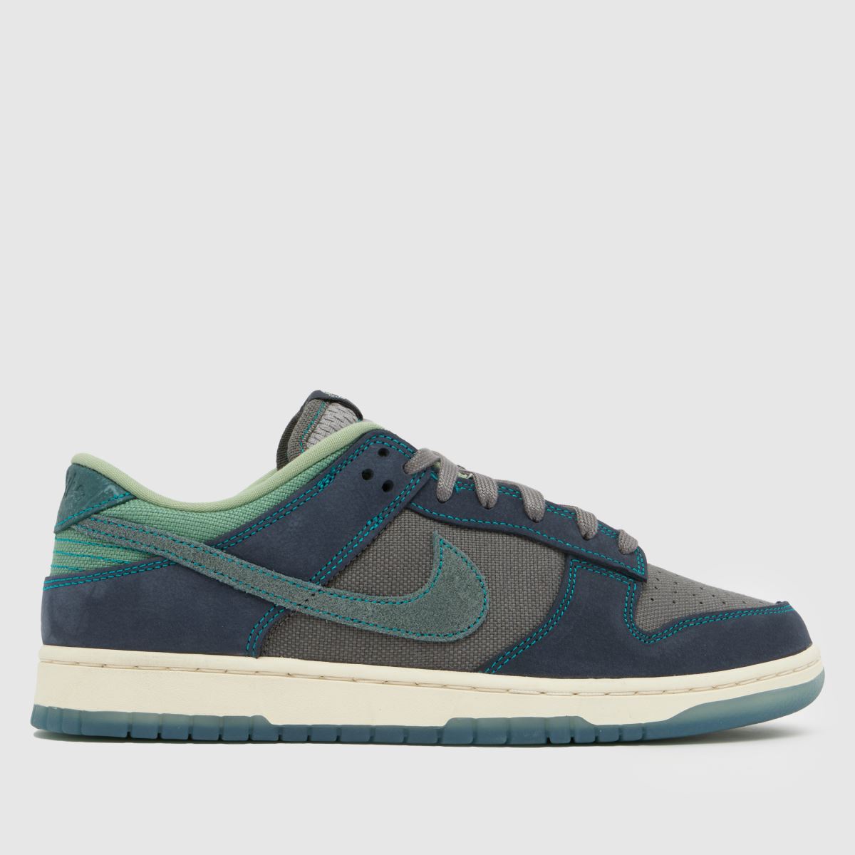 Nike Dunk Low Trainers in Navy Multi