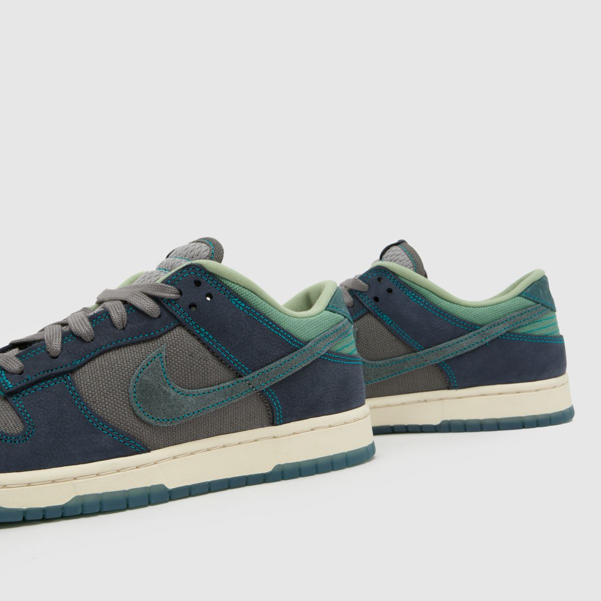 Nike Dunk Low in Navy Multi Nike Dunk Low 7