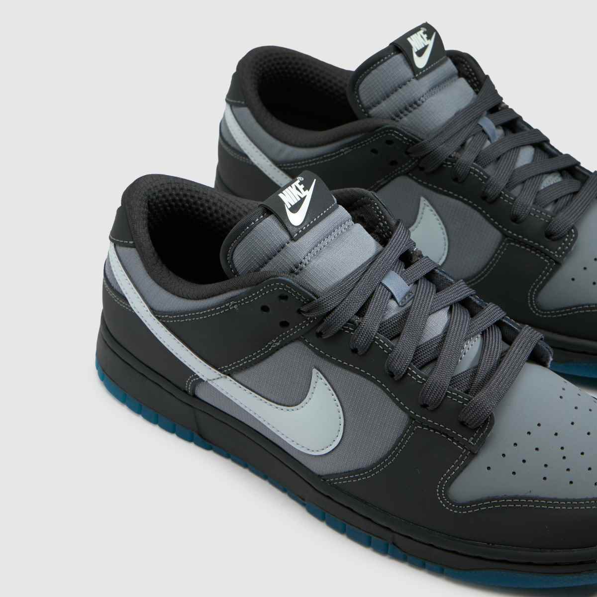 Nike Dunk Low in Dark Grey Nike Dunk Low 4