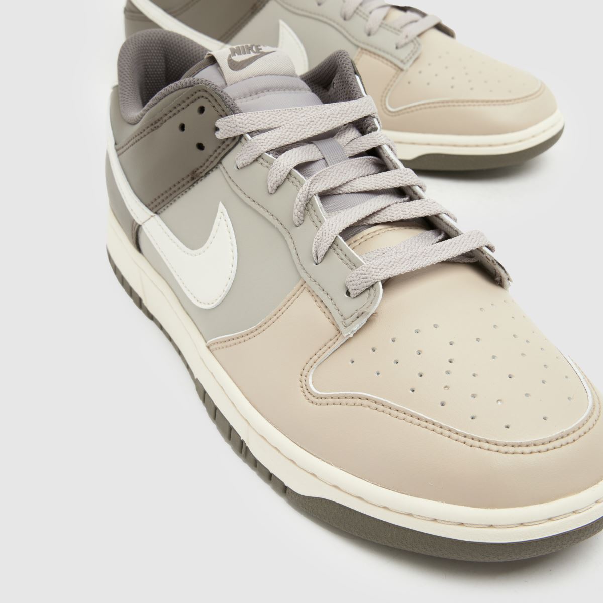 Nike Dunk Low in Dark Grey Nike Dunk Low 4