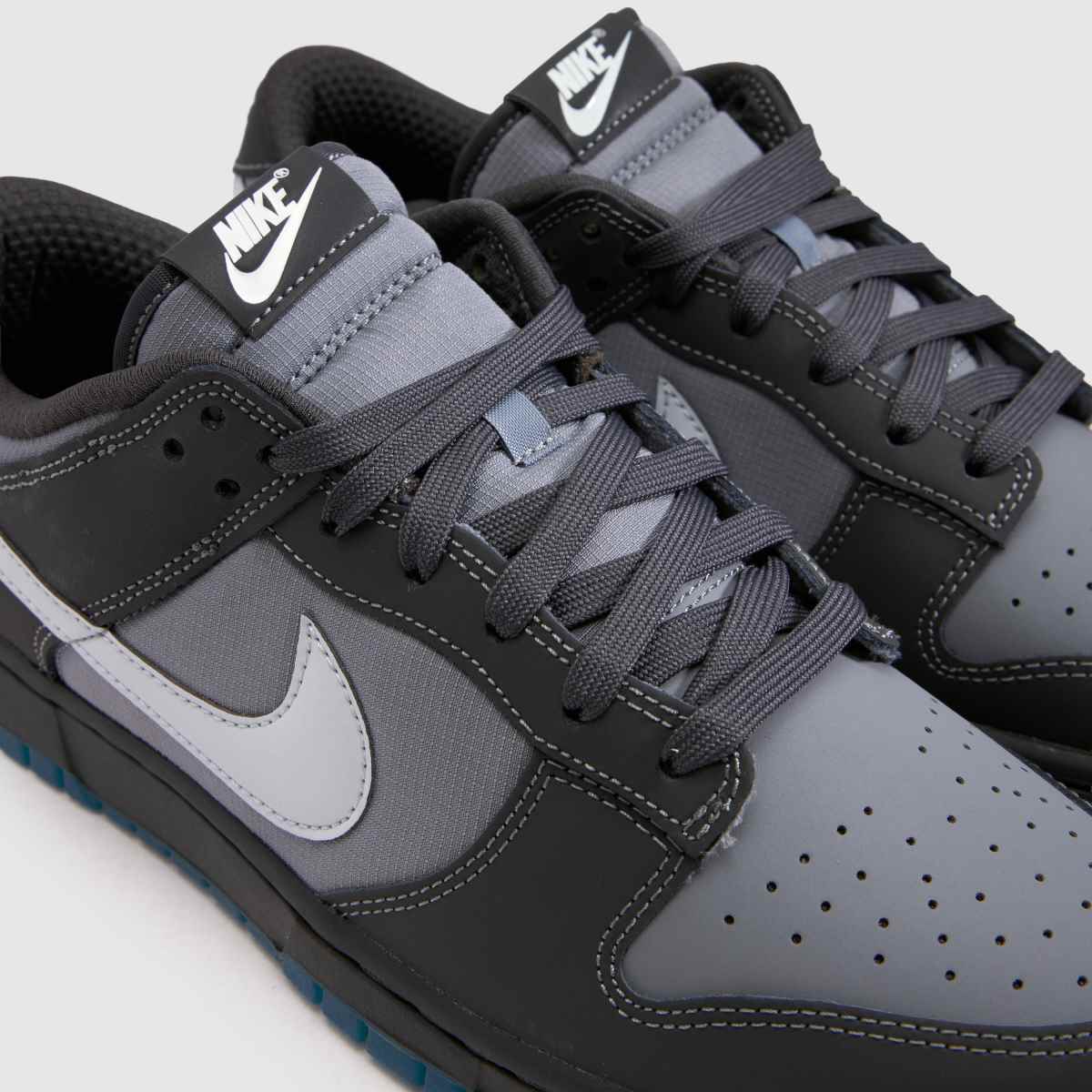 Nike Dunk Low in Grey & Black Nike Dunk Low 4