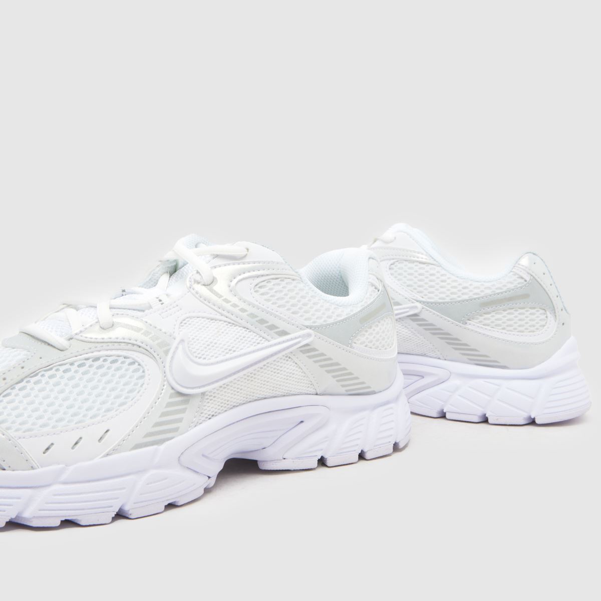 Nike V5 Runner in White Nike V5 Runner 7