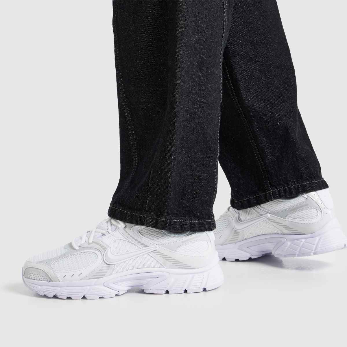 Nike V5 Runner in White Nike V5 Runner 8