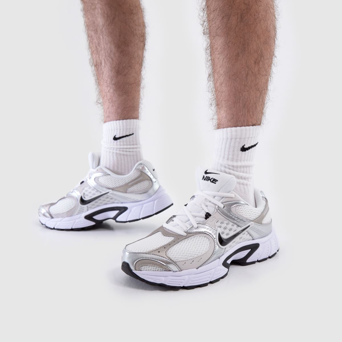 Nike V5 RNR in White & Black Nike V5 RNR 8