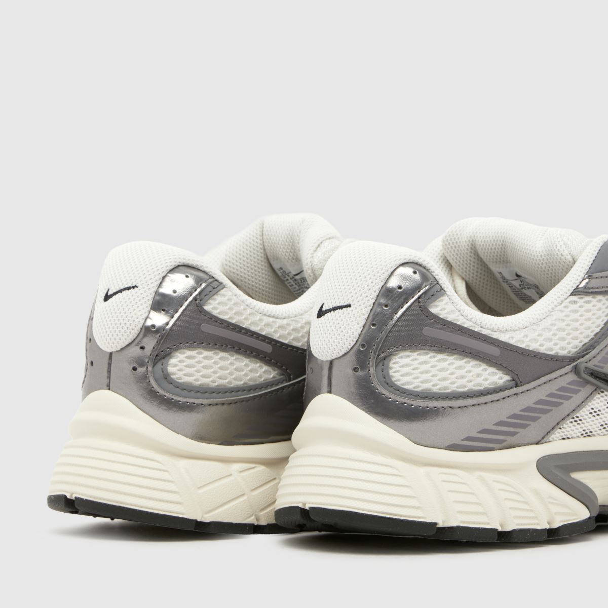 Nike V5 RNR in White & grey Nike V5 RNR 7