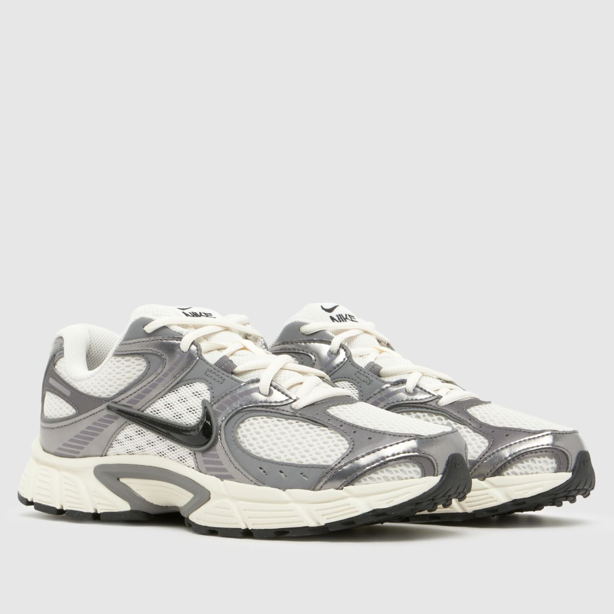 Nike V5 RNR in White & grey Nike V5 RNR 8