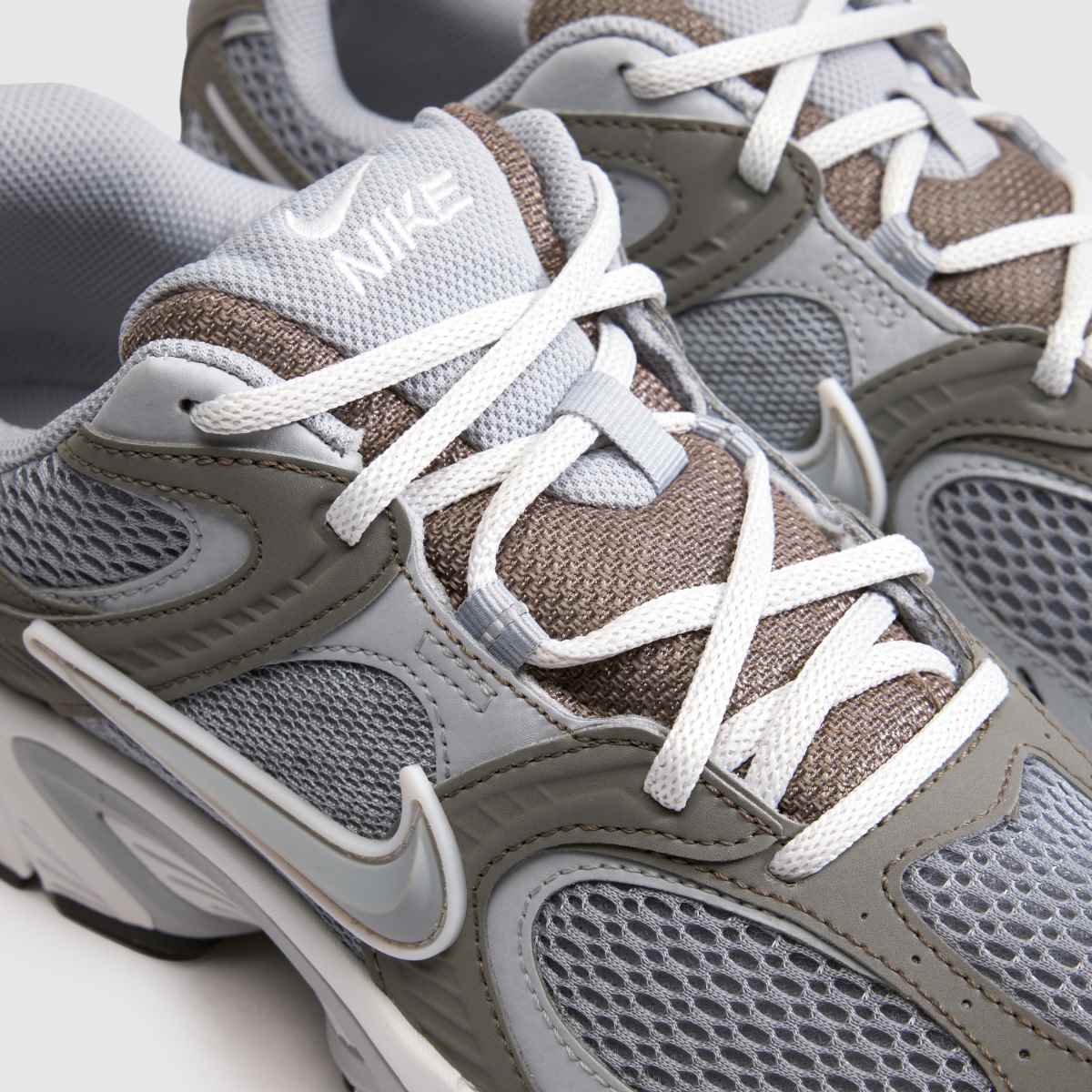 Nike V5 RNR in Stone Multi Nike V5 RNR 4