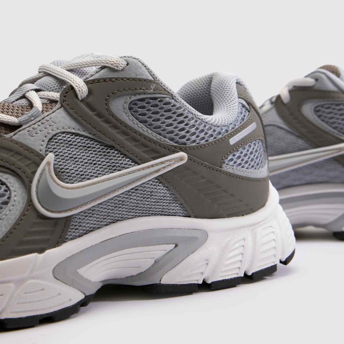Nike V5 RNR in Stone Multi Nike V5 RNR 7
