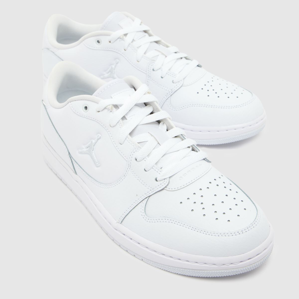 Nike Jordan Court Connect Low in White Nike Jordan Court Connect Low 4