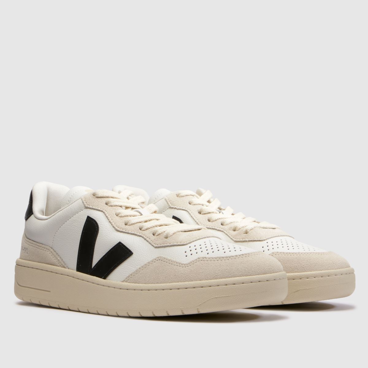 VEJA V-90 in White & Black VEJA V-90 1