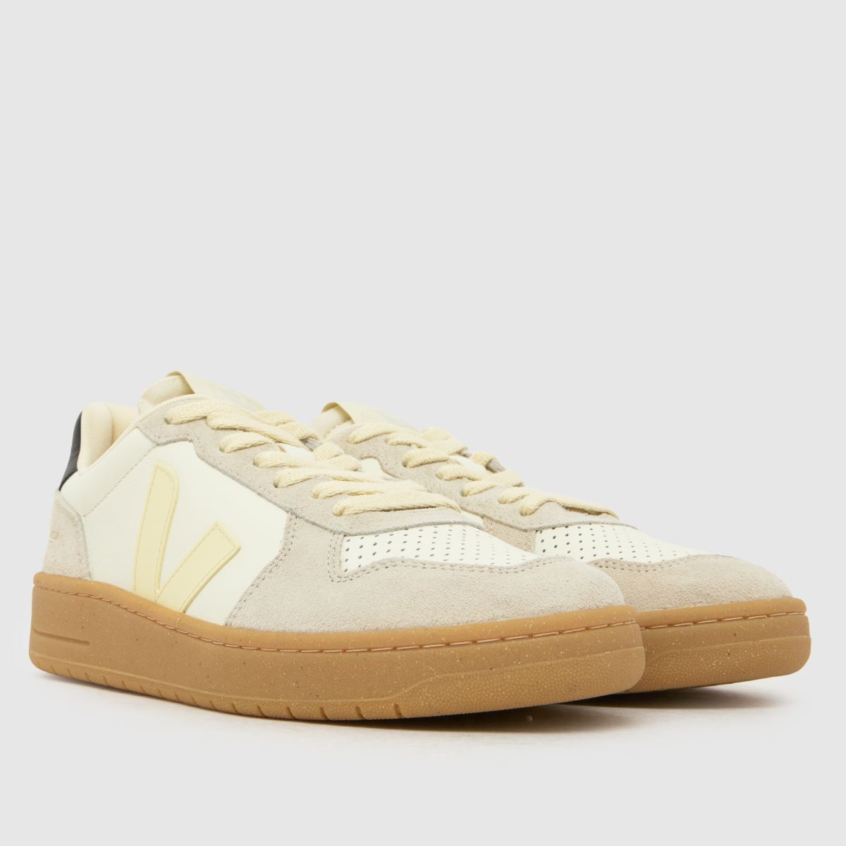VEJA V-82 in Beige Multi VEJA V-82 1