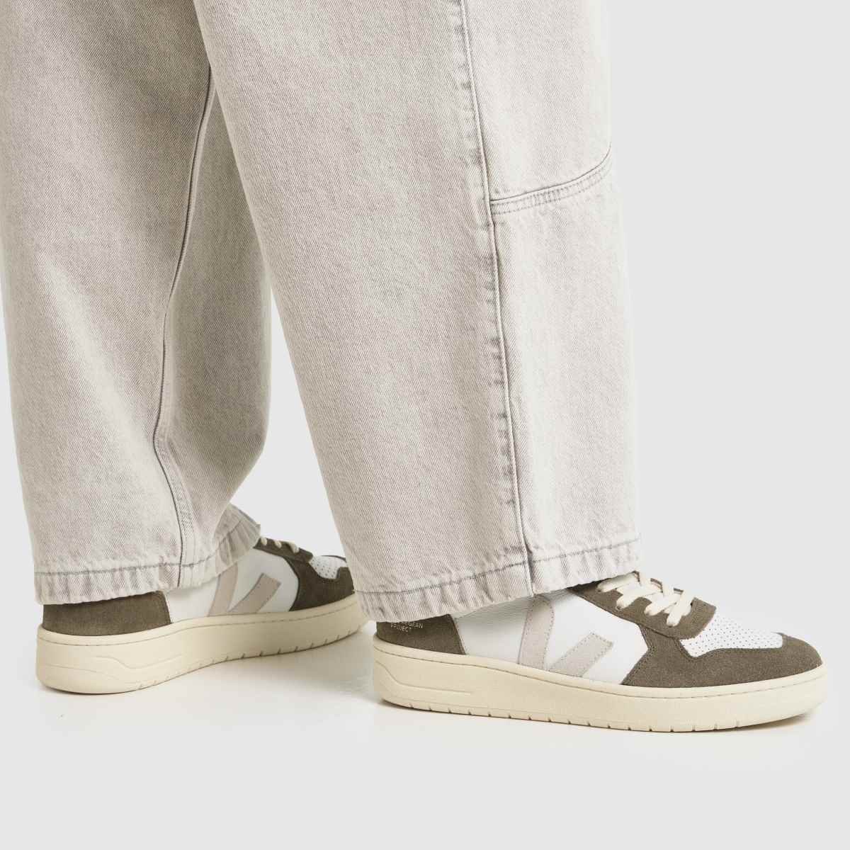 VEJA V-82 in Khaki VEJA V-82 8