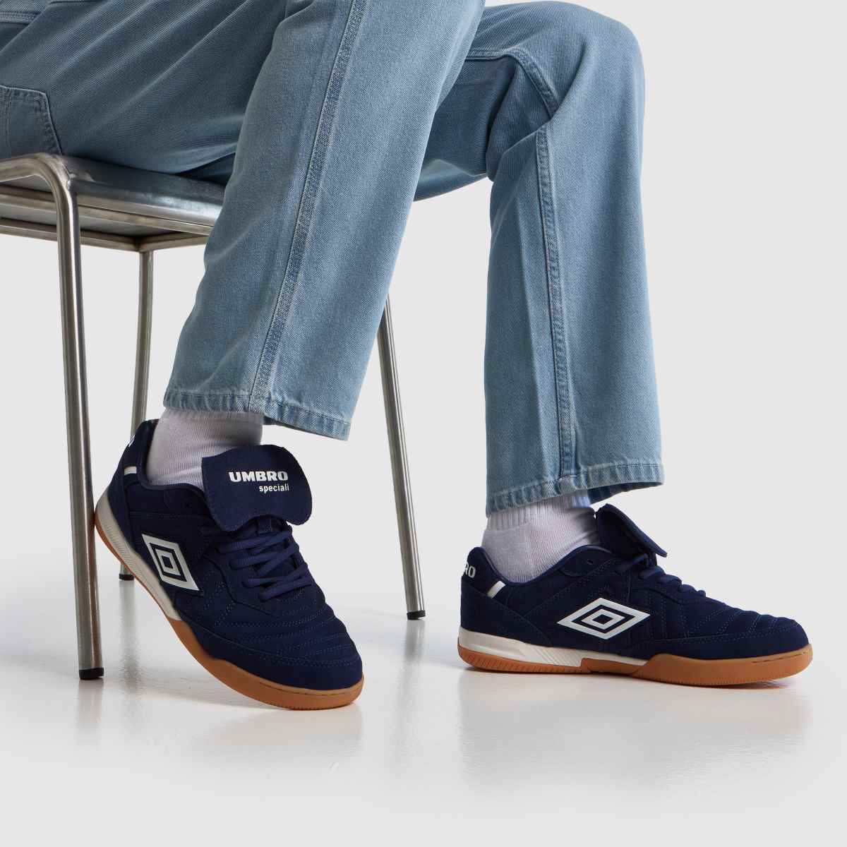 UMBRO Speciali TR in Navy & White UMBRO Speciali TR 8