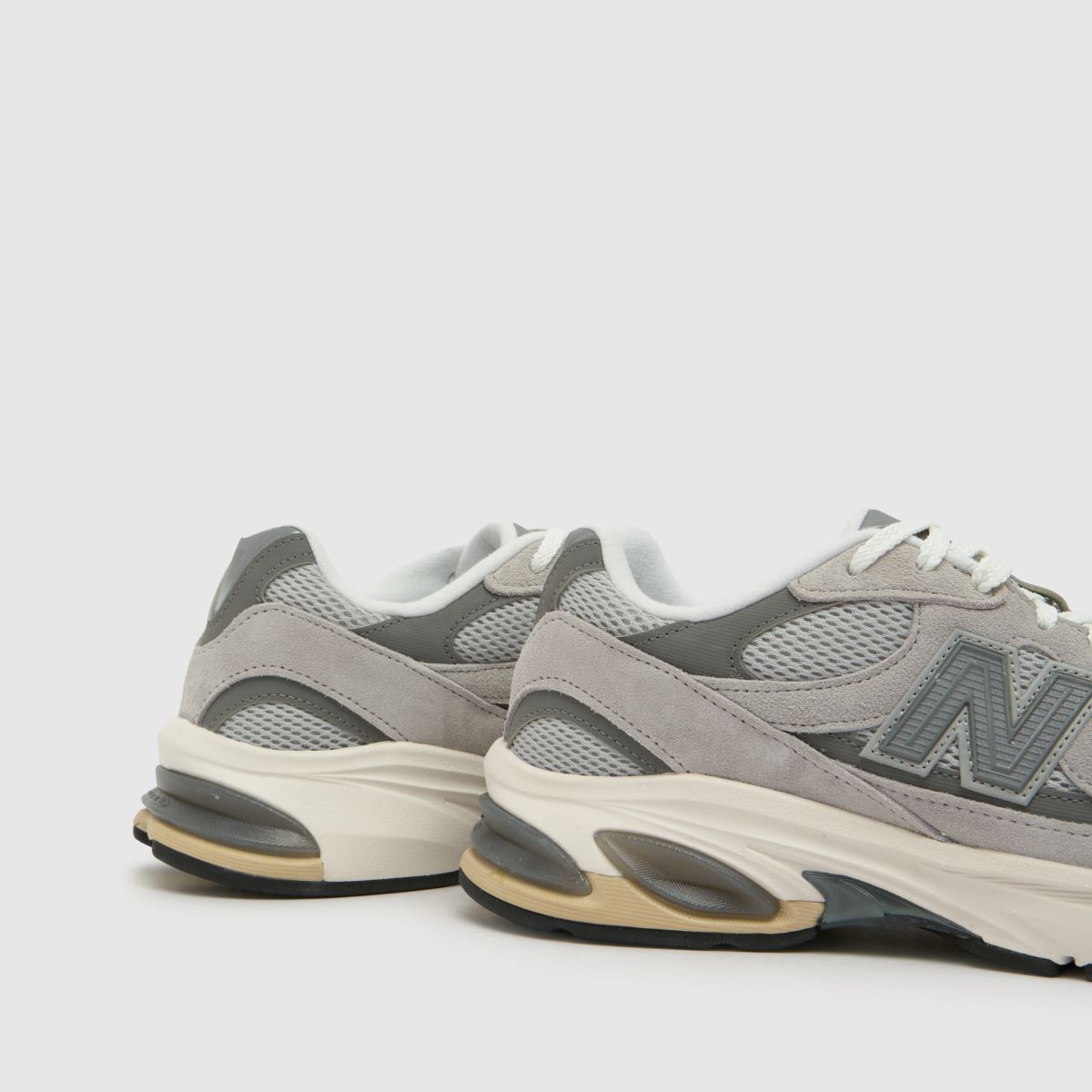 New Balance 2010 in Grey New Balance 2010 7
