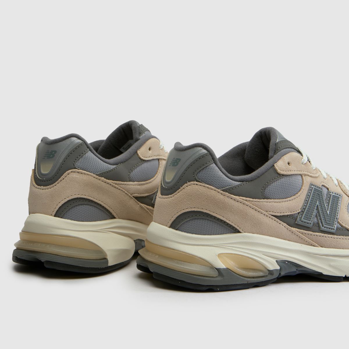New Balance 2010 in Taupe New Balance 2010 7