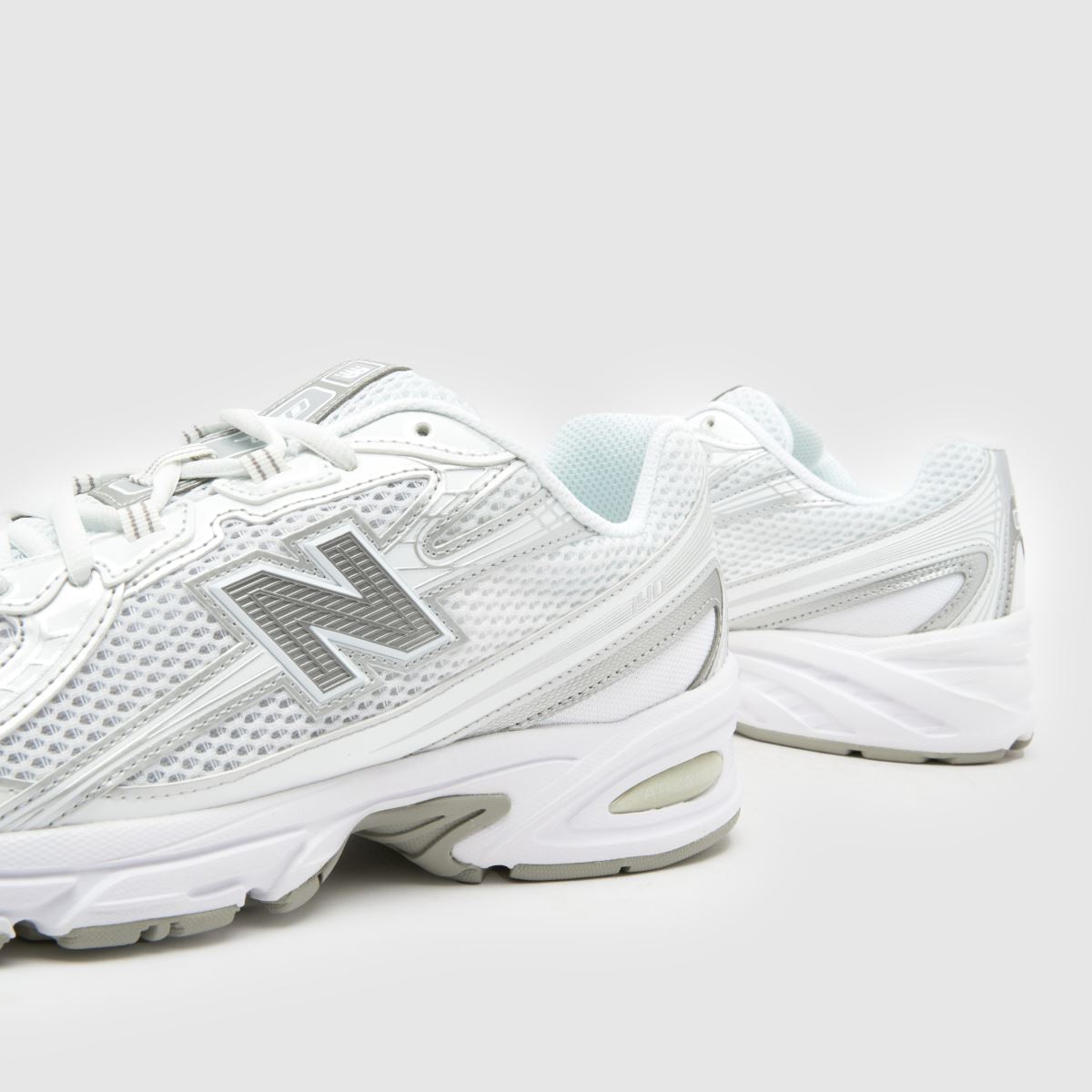 New Balance 740 in White Multi New Balance 740 7