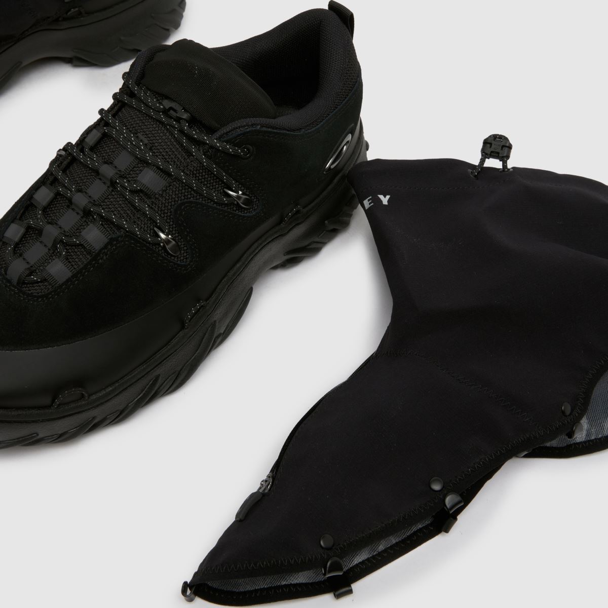 Oakley Meridian Low in Black Oakley Meridian Low 7