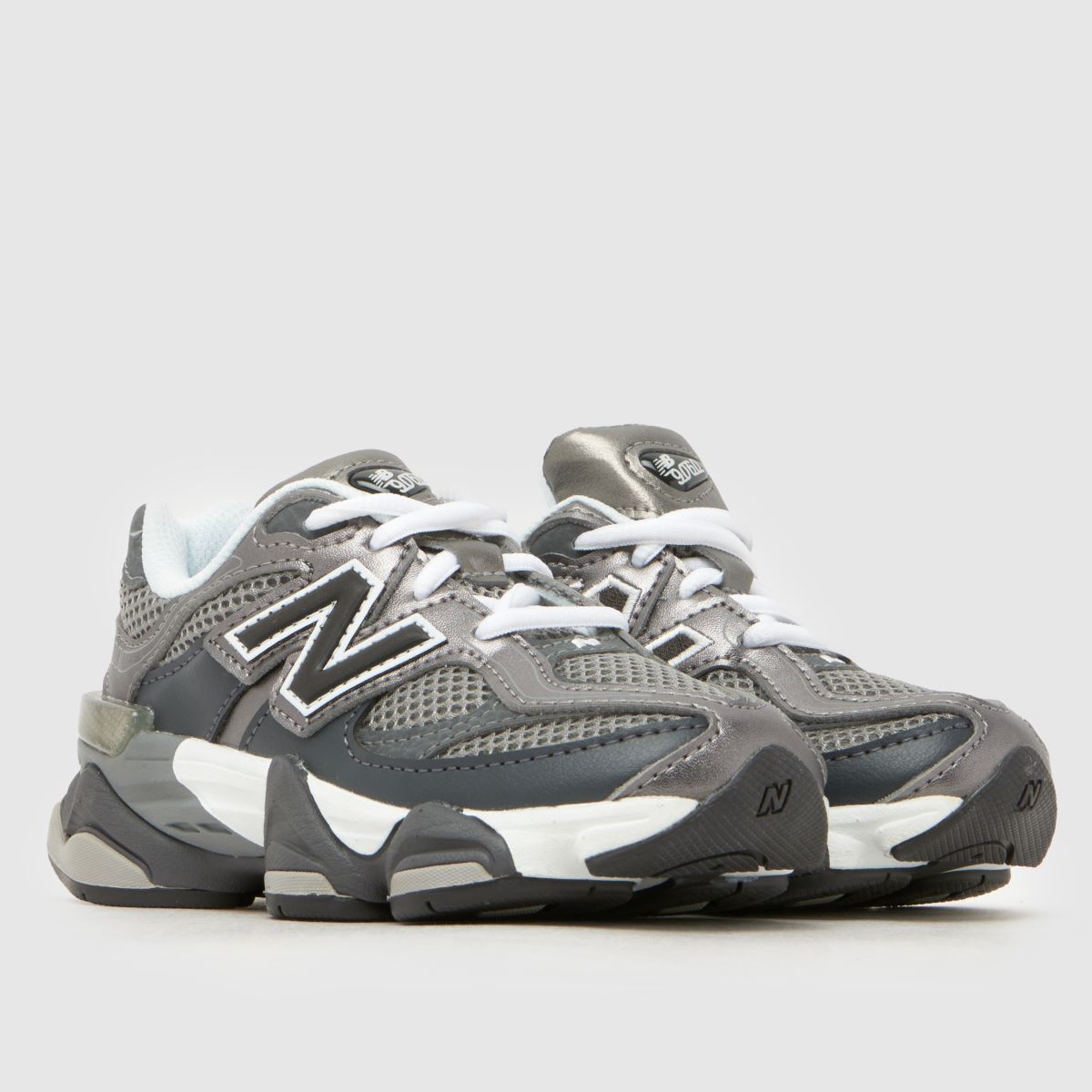 New Balance 9060 Boys Junior in Black Multi New Balance 9060 1