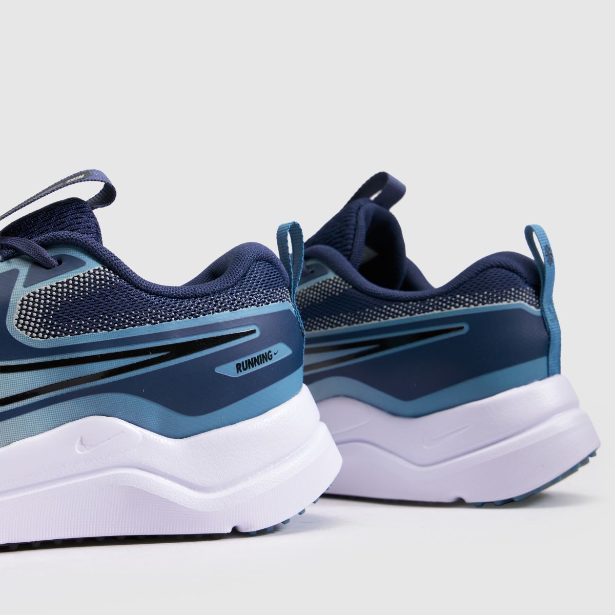Nike Cosmic Runner Boys Youth in Grey & Navy Nike Cosmic Runner 7
