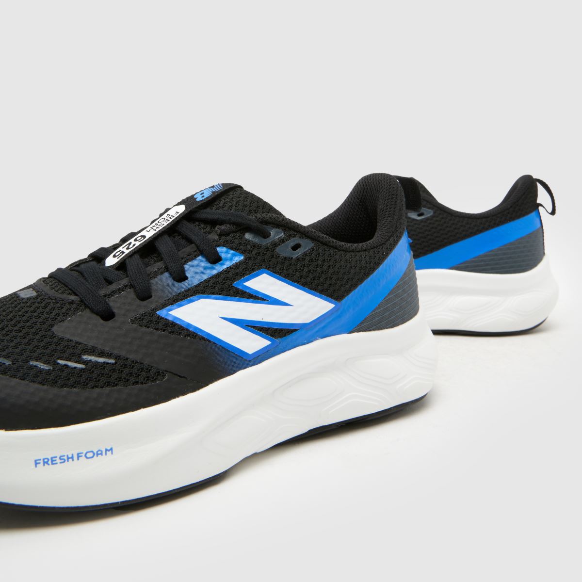 New Balance Fresh Foam 625 Boys Youth in Black and blue New Balance Fresh Foam 625 7
