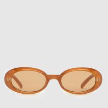 LE SPECS Work It Sunglasses in Tan LE SPECS Work It Sunglasses,2 of 4