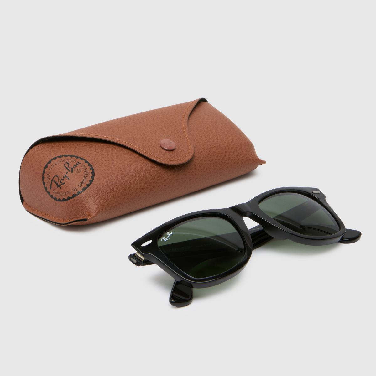 Ray-Ban Wayfarer Sunglasses in Black Ray-Ban Wayfarer Sunglasses 4
