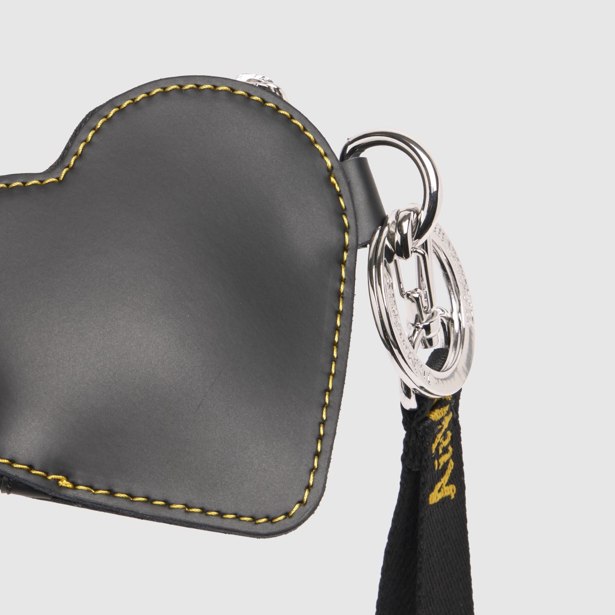 【DR MARTENS】Leather Heart Shaped Key Ring Purse 小銭入れ HEART PURSE in Black | Dr. Martens