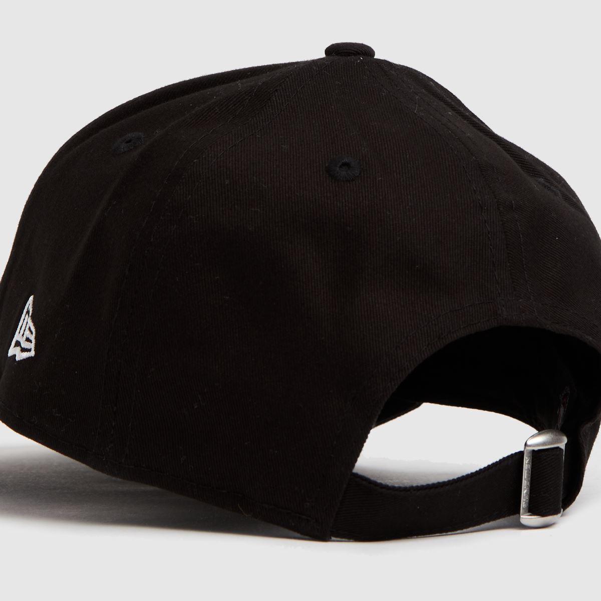 New Era League Essential 9FORTY Cap in Black & White New Era League Essential 9FORTY Cap 4