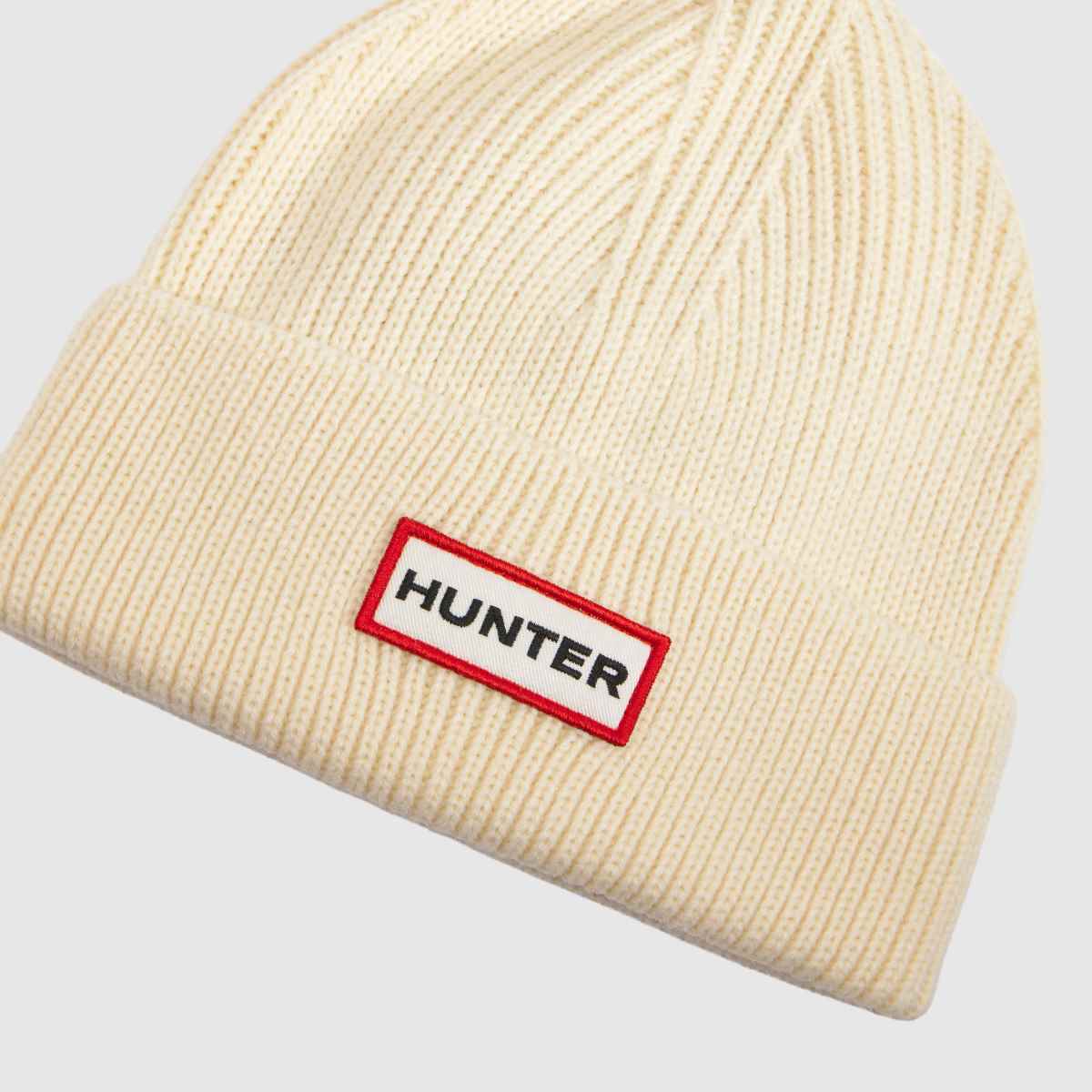 HUNTER BOOTS Acksley Knit Ribbed Beanie in Off-White HUNTER BOOTS Acksley Knit Ribbed Beanie 1