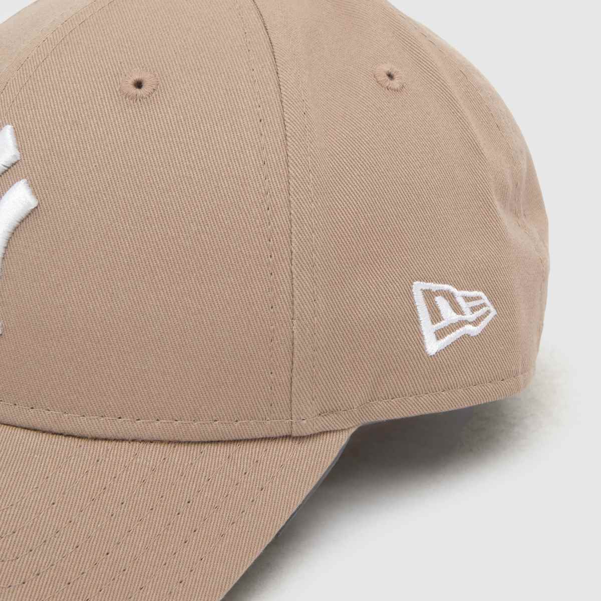 New Era League Essential 9FORTY Cap in Beige Multi New Era League Essential 9FORTY Cap 4