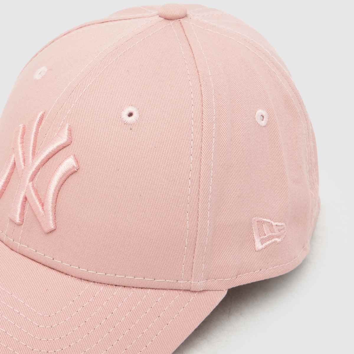 New Era 9FORTY League Essential Cap in Pale Pink New Era 9FORTY League Essential Cap 4