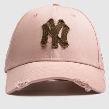 New Era 9FORTY Yankees Distressed Cap in Pale Pink New Era 9FORTY Yankees Distressed Cap,1 of 4