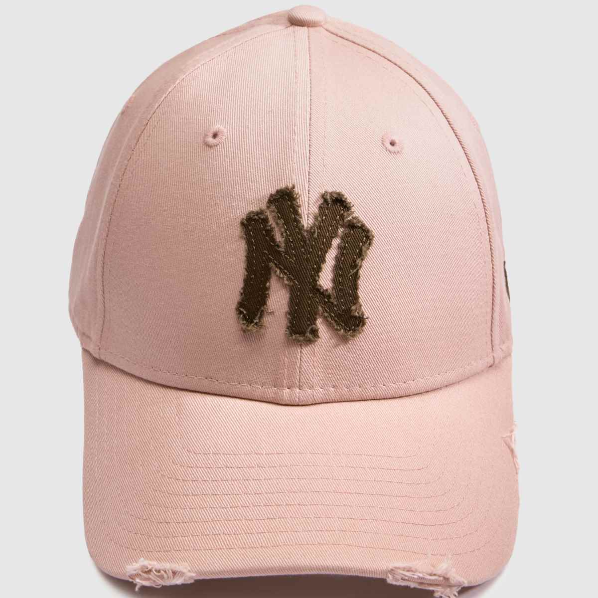 New Era 9FORTY Yankees Distressed Cap in Pale Pink New Era 9FORTY Yankees Distressed Cap 7
