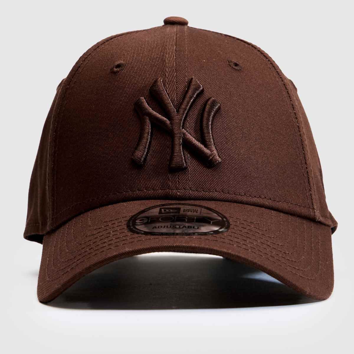 New Era League Essential 9FORTY Cap in Brown New Era League Essential 9FORTY Cap