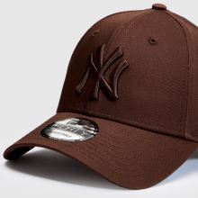 New Era League Essential 9FORTY Cap in Brown New Era League Essential 9FORTY Cap,2 of 4