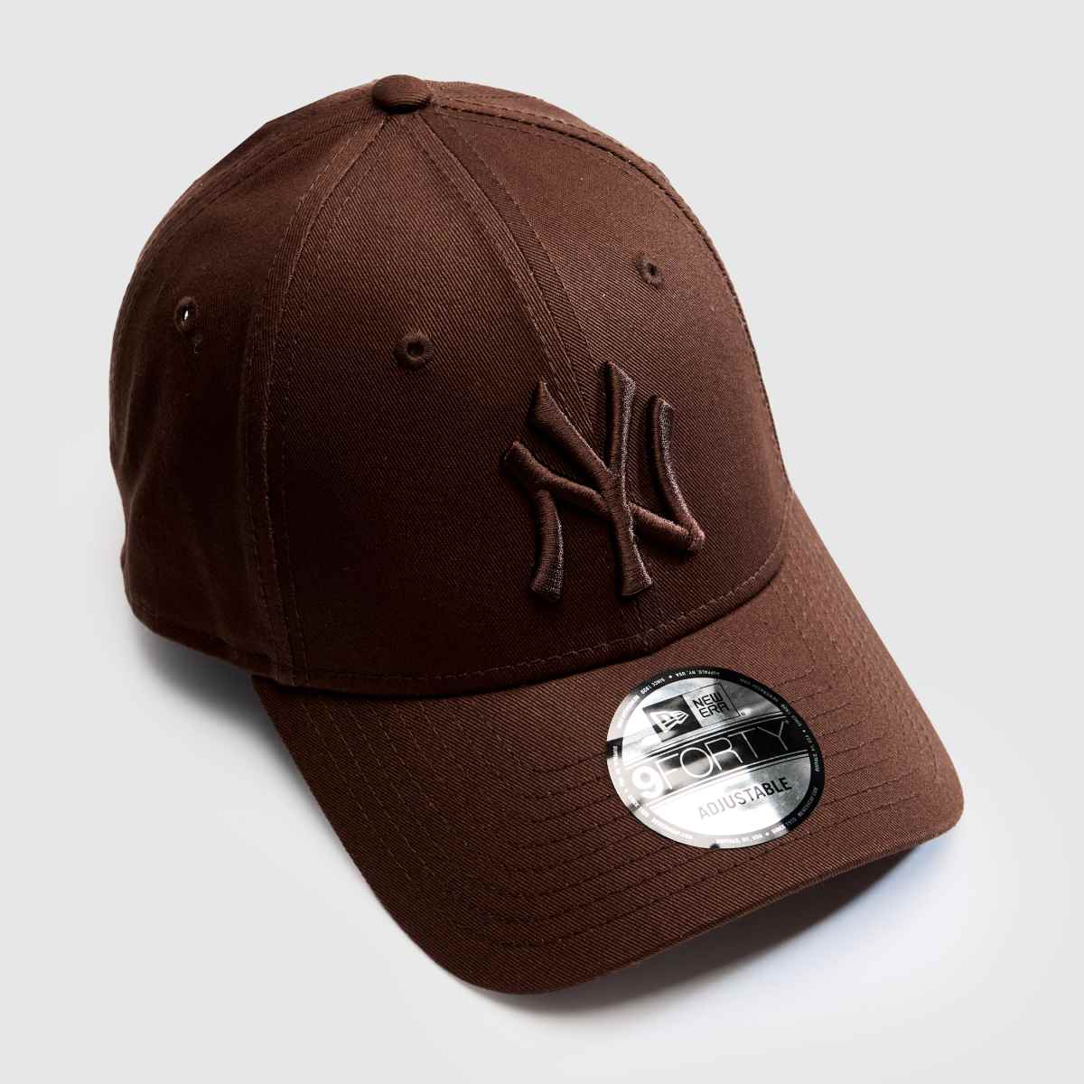 New Era League Essential 9FORTY Cap in Brown New Era League Essential 9FORTY Cap 4