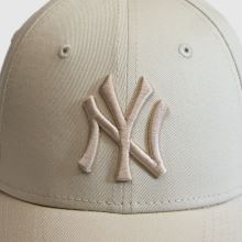 New Era 9FORTY League Essential Cap in Stone New Era 9FORTY League Essential Cap,3 of 4
