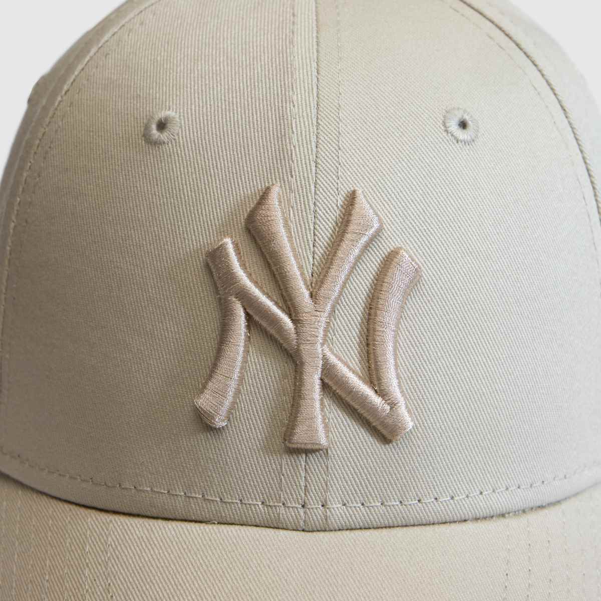 New Era 9FORTY League Essential Cap in Stone New Era 9FORTY League Essential Cap 4